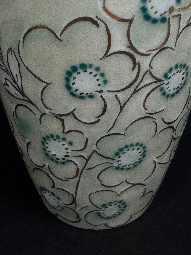 Vase n°8 manufacture Tharaud, vers 1950-1960, porcelaine émaillée céladon