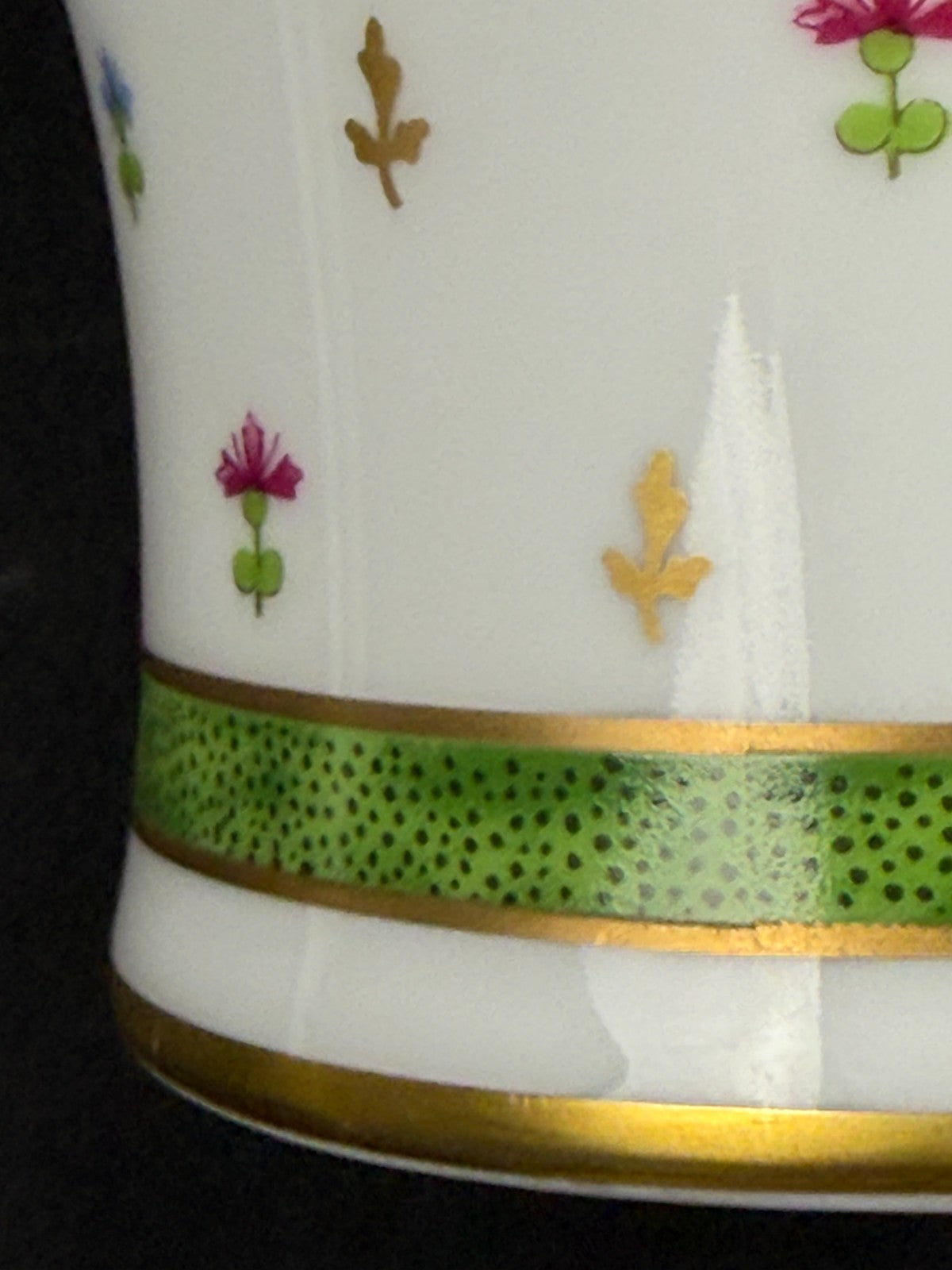 Haviland, vase en porcelaine de Limoges modèle Vieux Paris vert