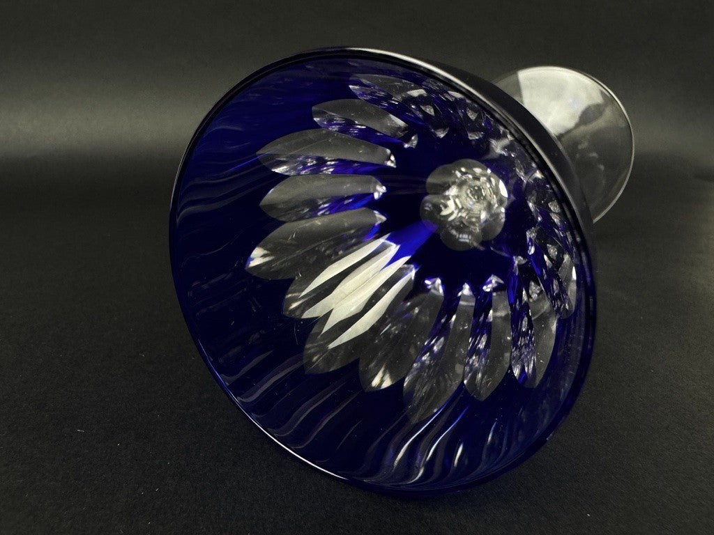 Verre à vin Baccarat – Modèle Cassino – Cristal outremer doublé taillé – 19 cm