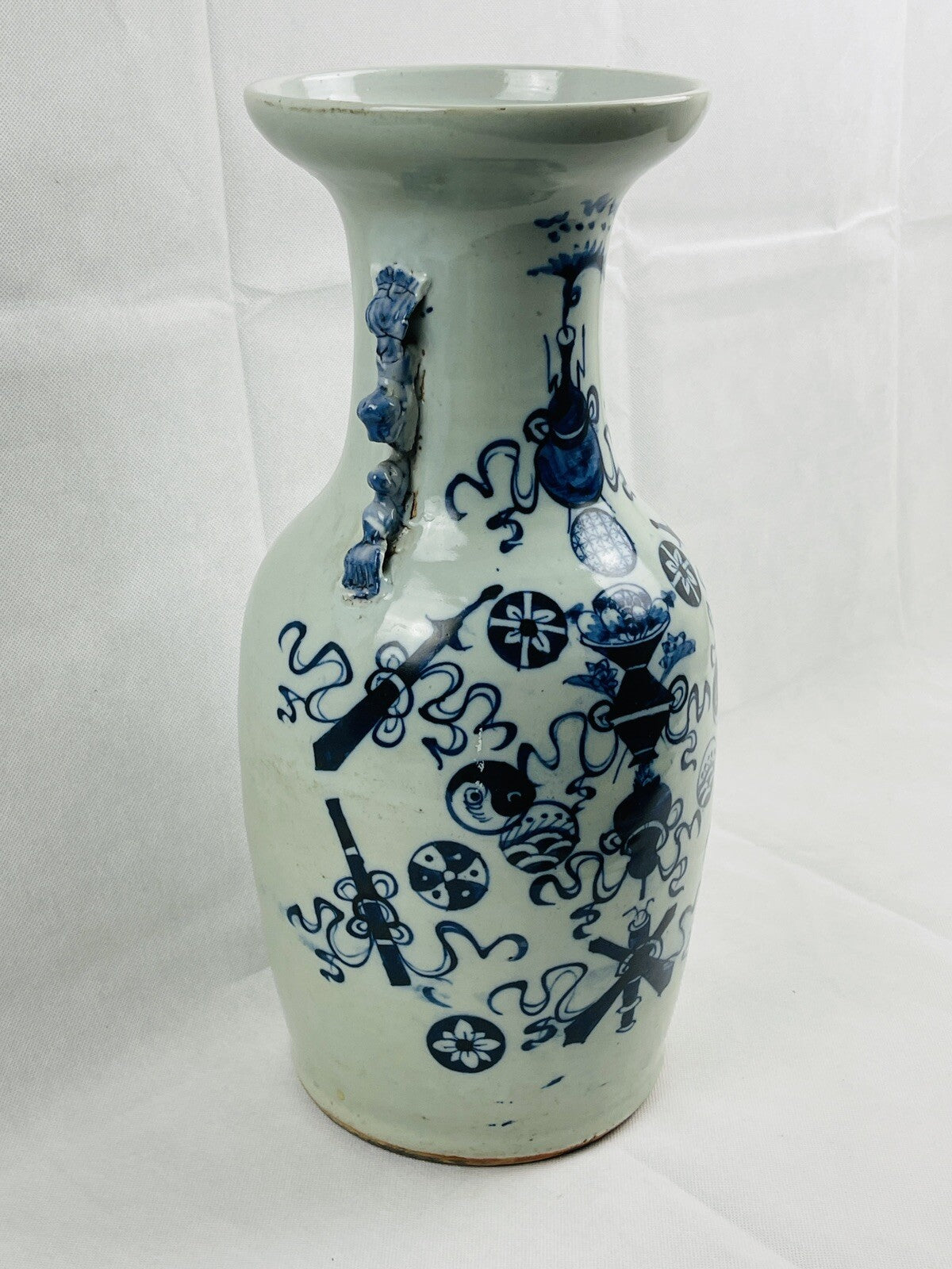 Paire de vases balustres en porcelaine de Chine, dynastie Qing
