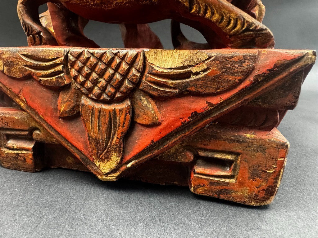Paire de lions gardiens chinois en bois sculpté polychrome XIXe
