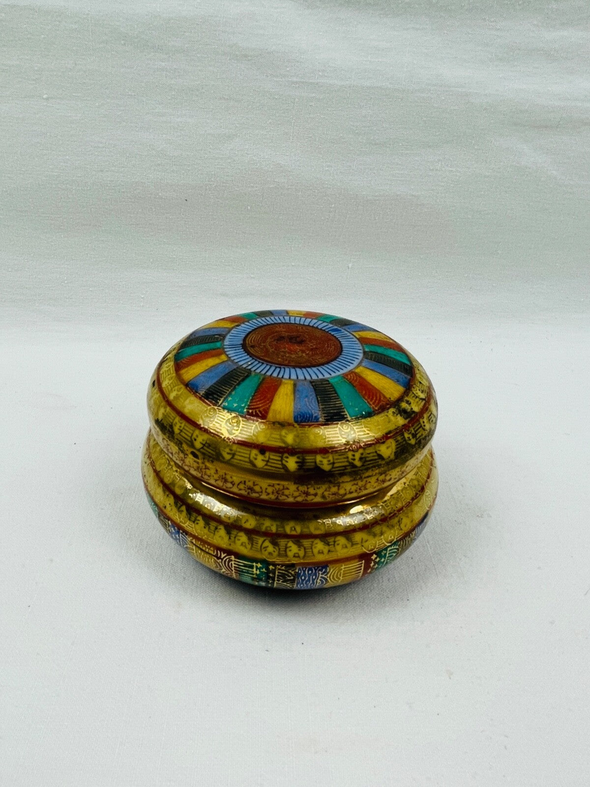 Bonbonnière, pot couvert en porcelaine Satsuma n°2