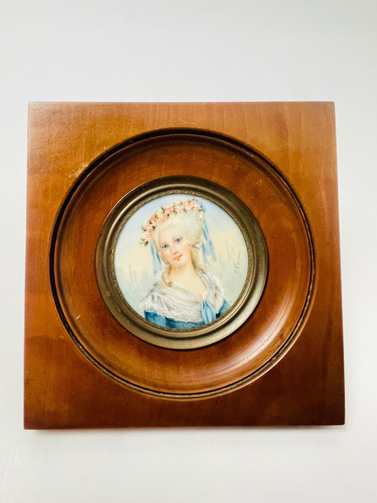 Charmante miniature portrait de Jeune femme à la couronne de fleurs