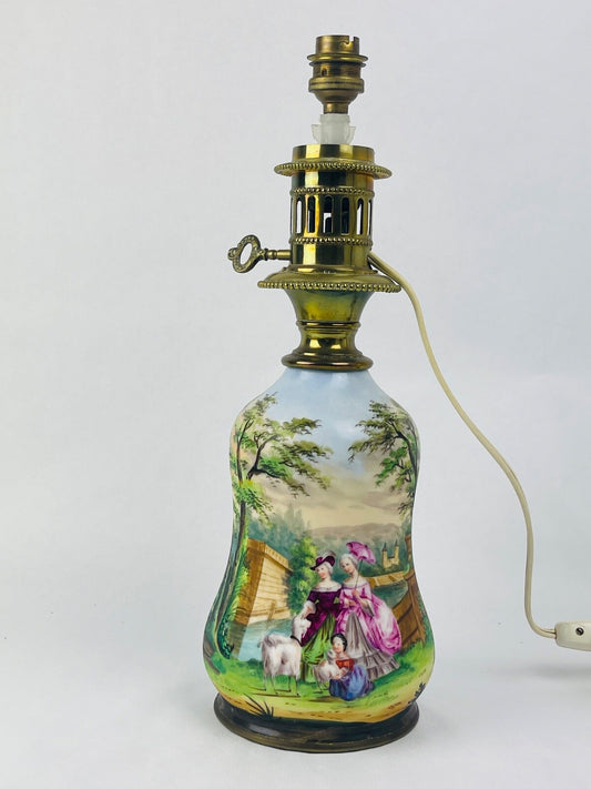 Pied de lampe à huile en porcelaine de Paris à décor polychrome