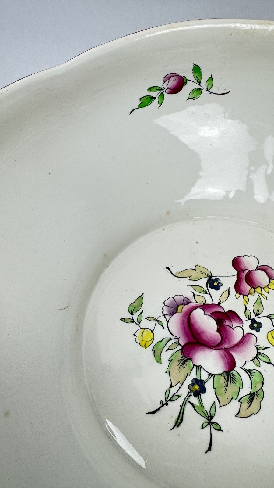 Boch Frères, La Louvière, soupière décor floral