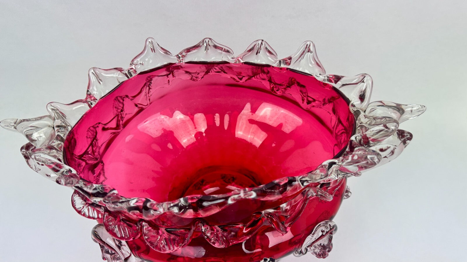 Jardinière en verre rouge framboise dans le goût d'Auguste Jean ou de Legras