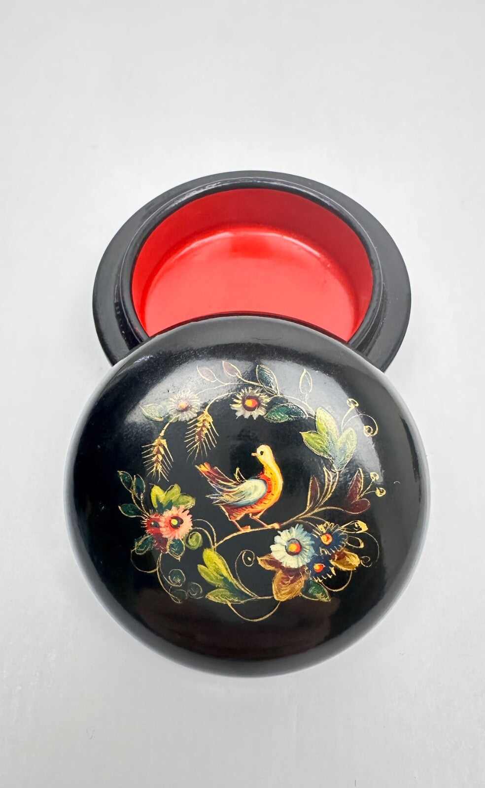 Boite en laque de Palekh, Russie, fleurs et oiseau sur la branche