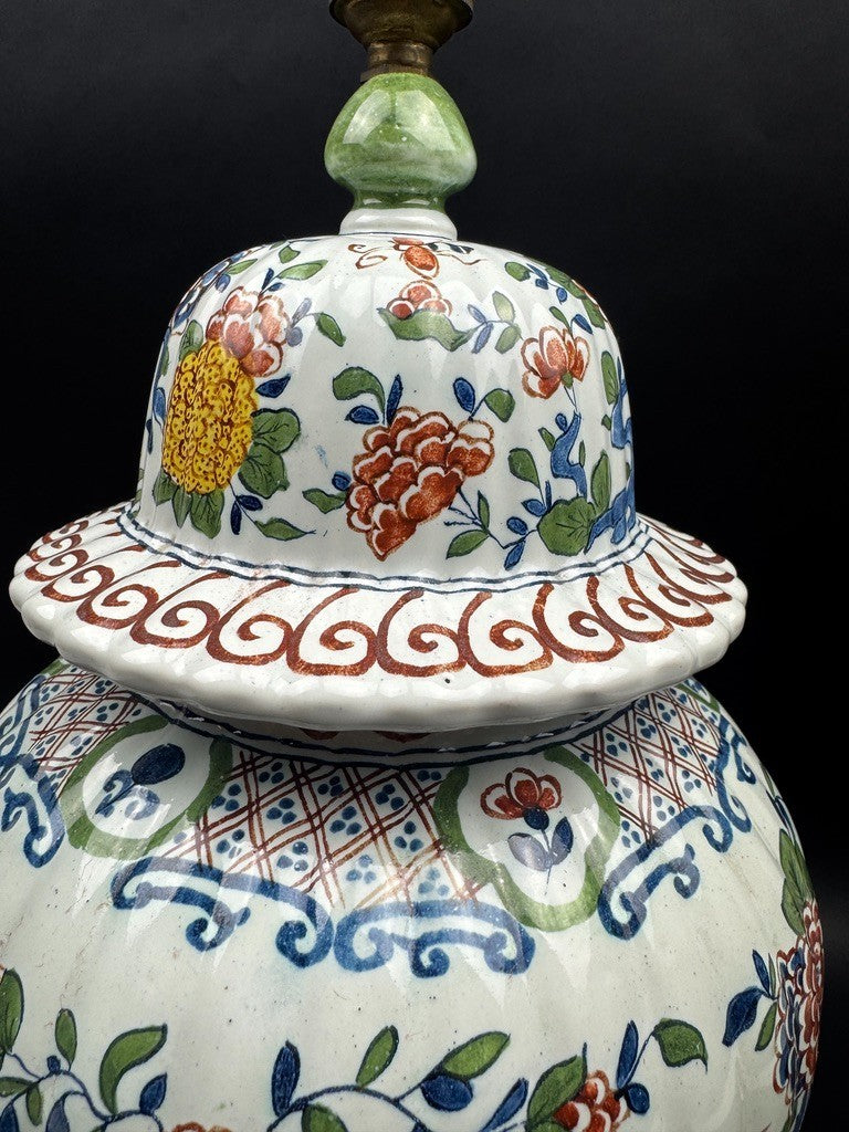 Lampe en faïence de Delft JVOH décor polychrome oiseaux et fleurs, vers 1950