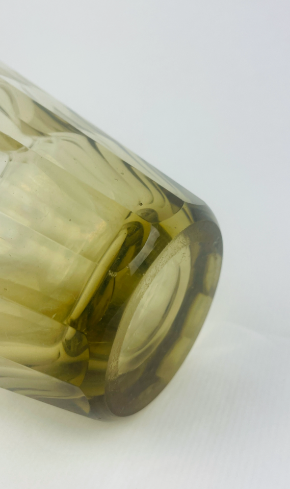 Vase en cristal fumé taillé par Ellis Berg pour Kosta Boda, Suède 1930