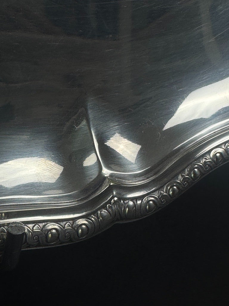 Christofle, important plateau de service en métal argenté décor de mascarons