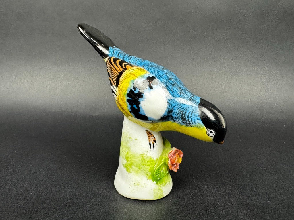 Figurine porcelaine oiseau polychrome sur socle fleuri 1950s