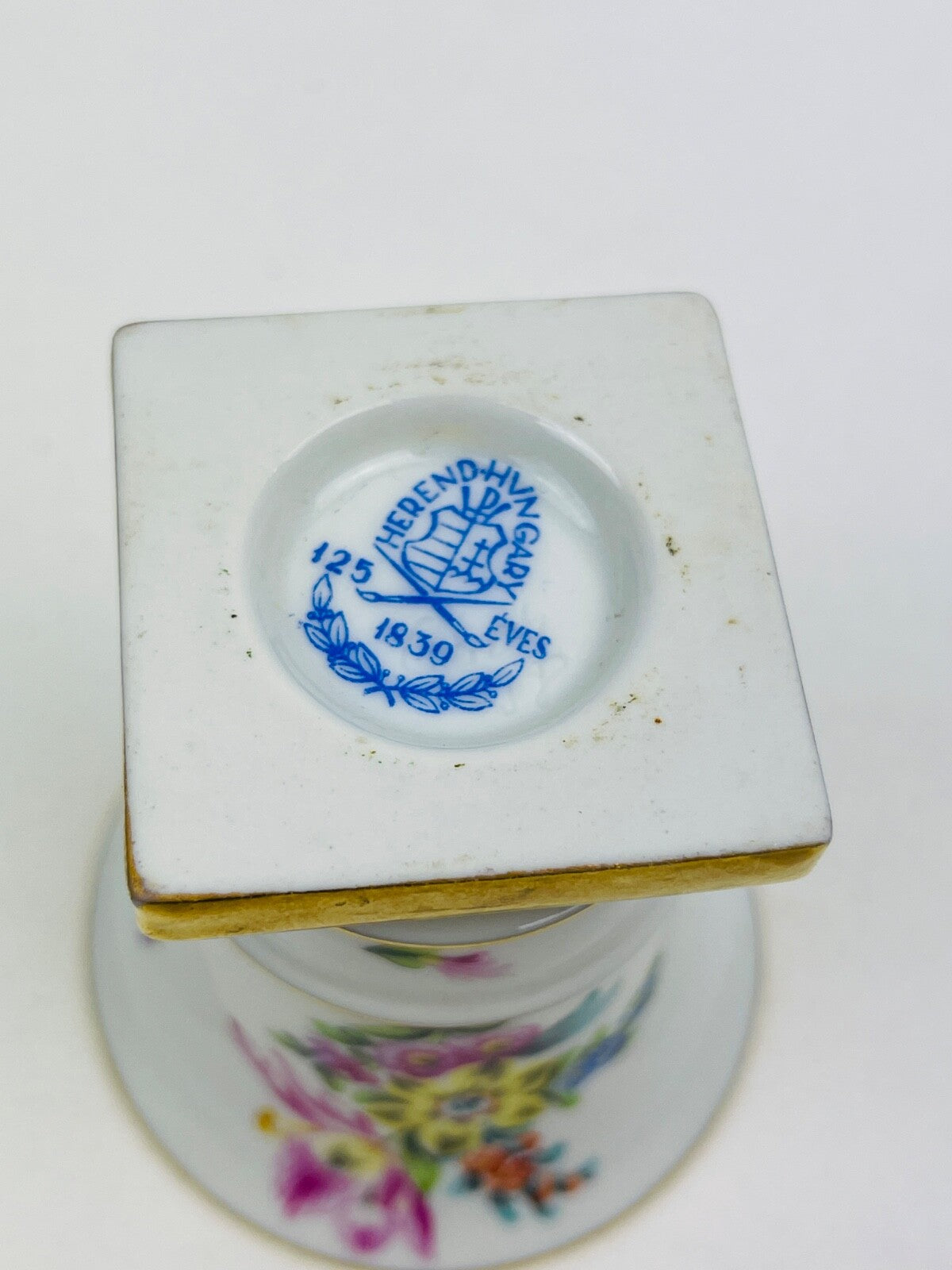 Paire de petits vases en porcelaine Herend