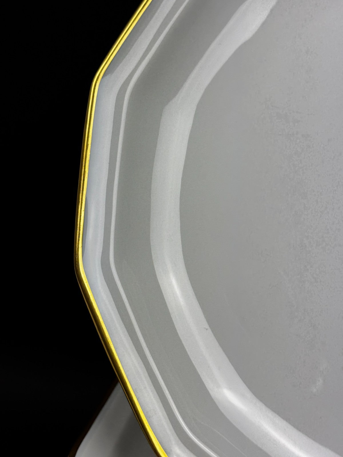 Élégante série de 6 assiettes creuses en porcelaine de Limoges par Bernardaud