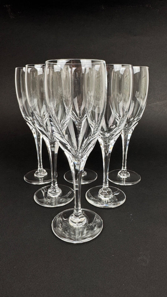 Lalique suite de 6 flûtes à champagne  modèle Tuileries
