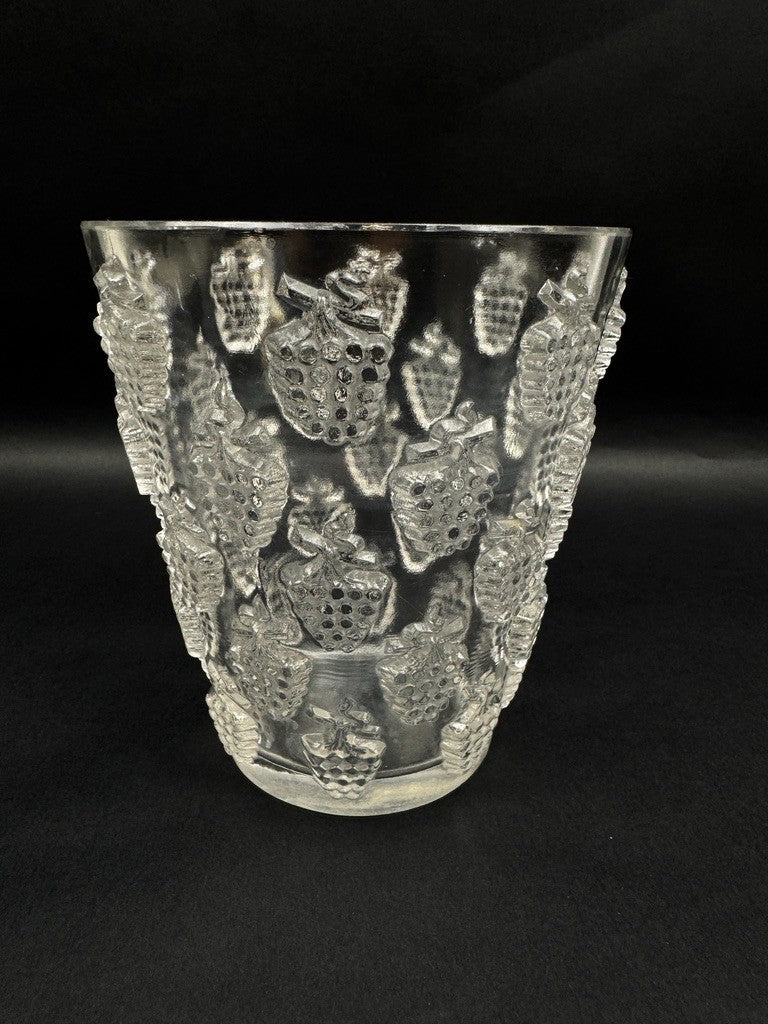 Vase René Lalique modèle "Malaga", verre moulé pressé, vers 1937