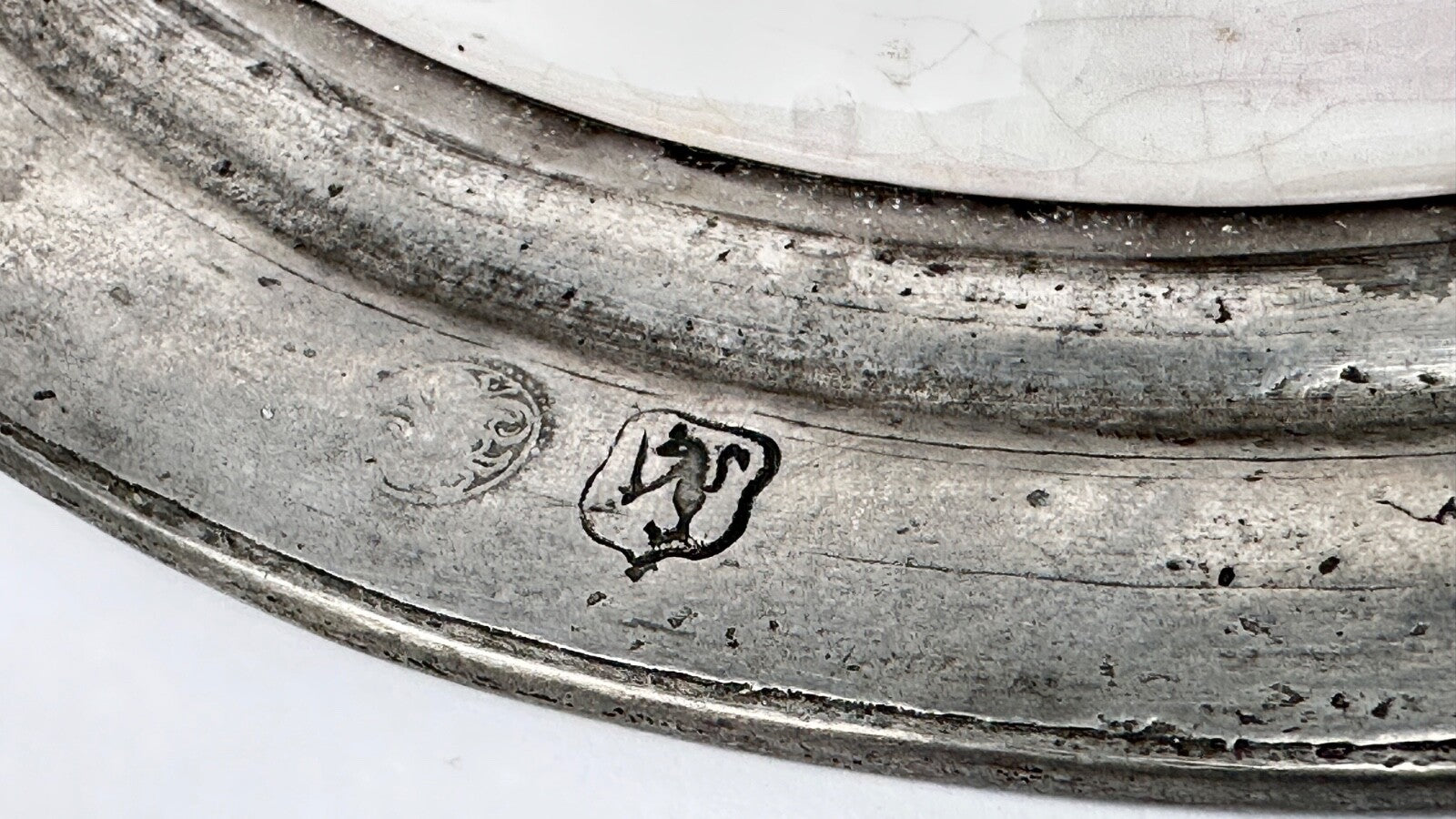 Assiette murale décorative faïence et étain au pissenlit