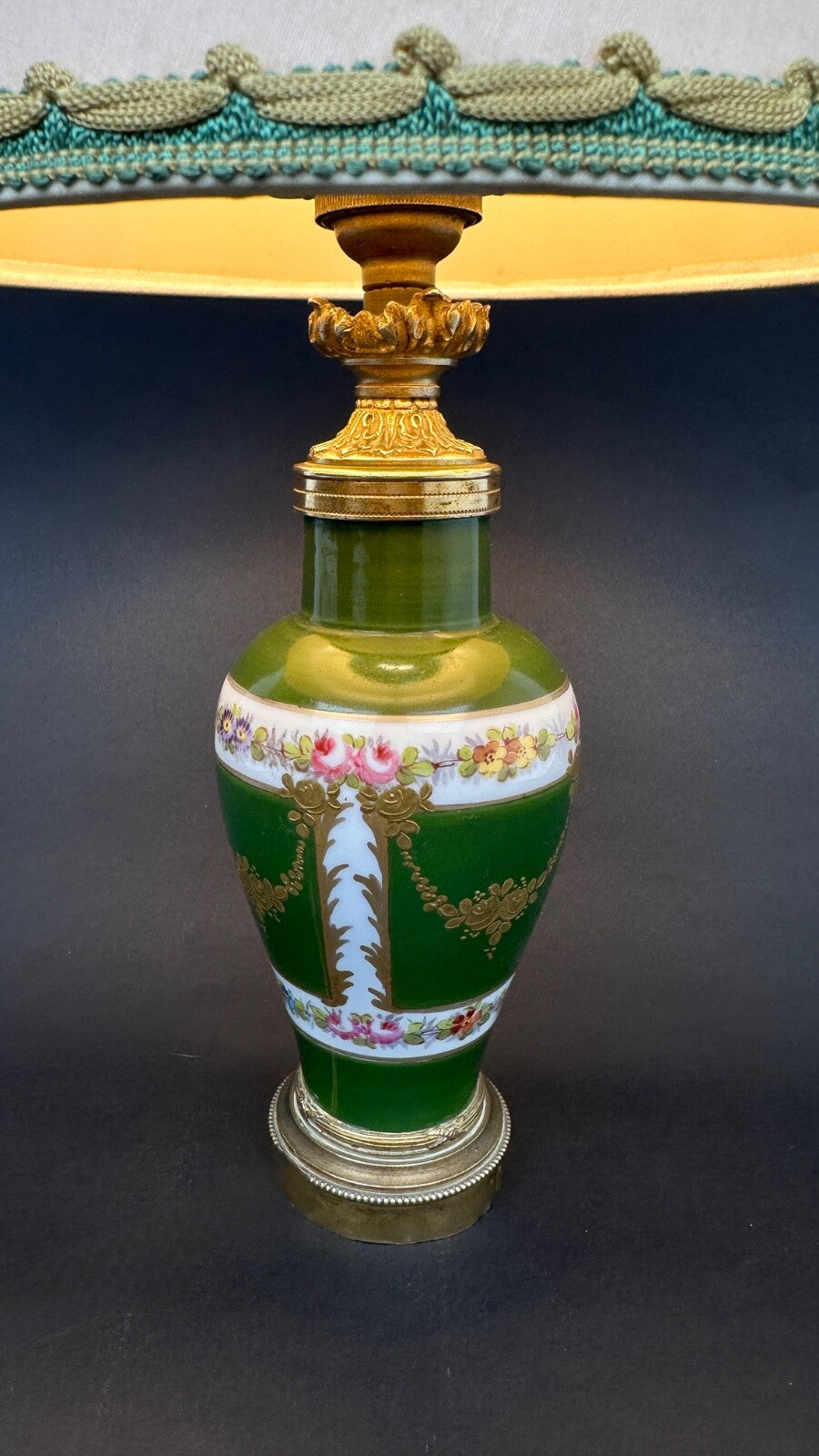 Petite Lampe En Porcelaine, Limoges Ou Sèvres