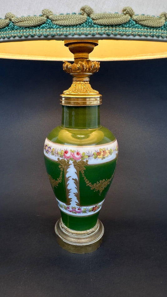 Petite Lampe En Porcelaine, Limoges Ou Sèvres