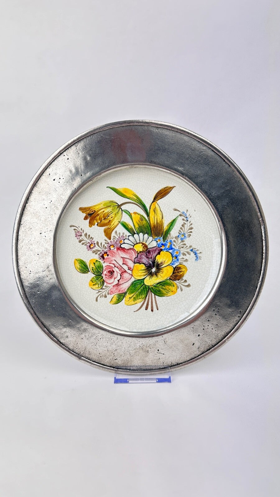 Assiette murale décorative faïence et étain aux fleurs de printemps