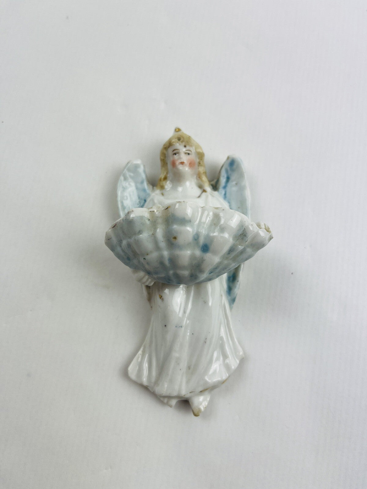 Petit bénitier de chevet 19ème en porcelaine de Paris, angelot