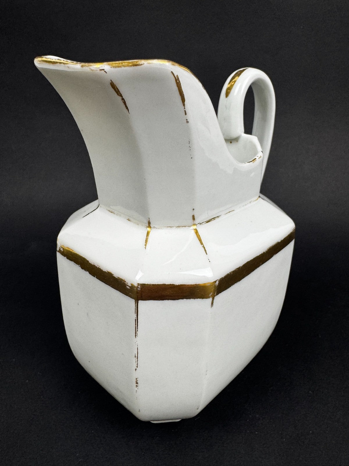 Service à thé en porcelaine blanche et or, époque fin XIXe / début XXe