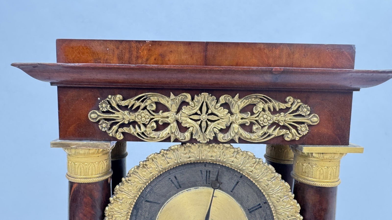 Pendule portique en acajou époque Restauration