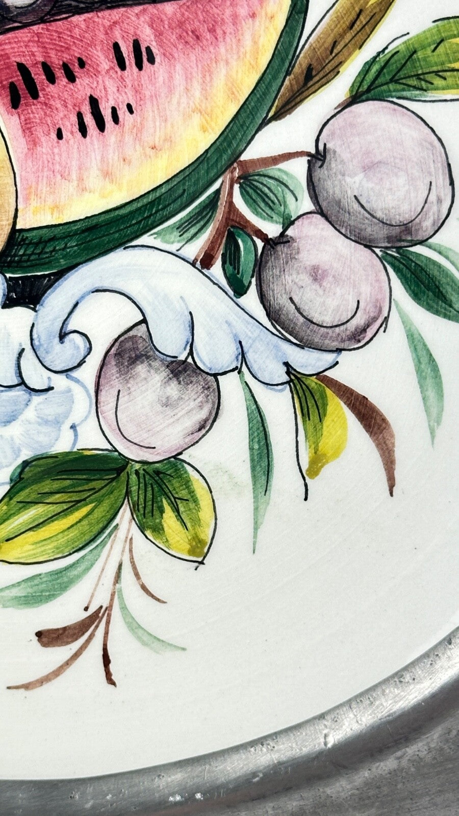 Assiette murale décorative faïence et étain aux fruits