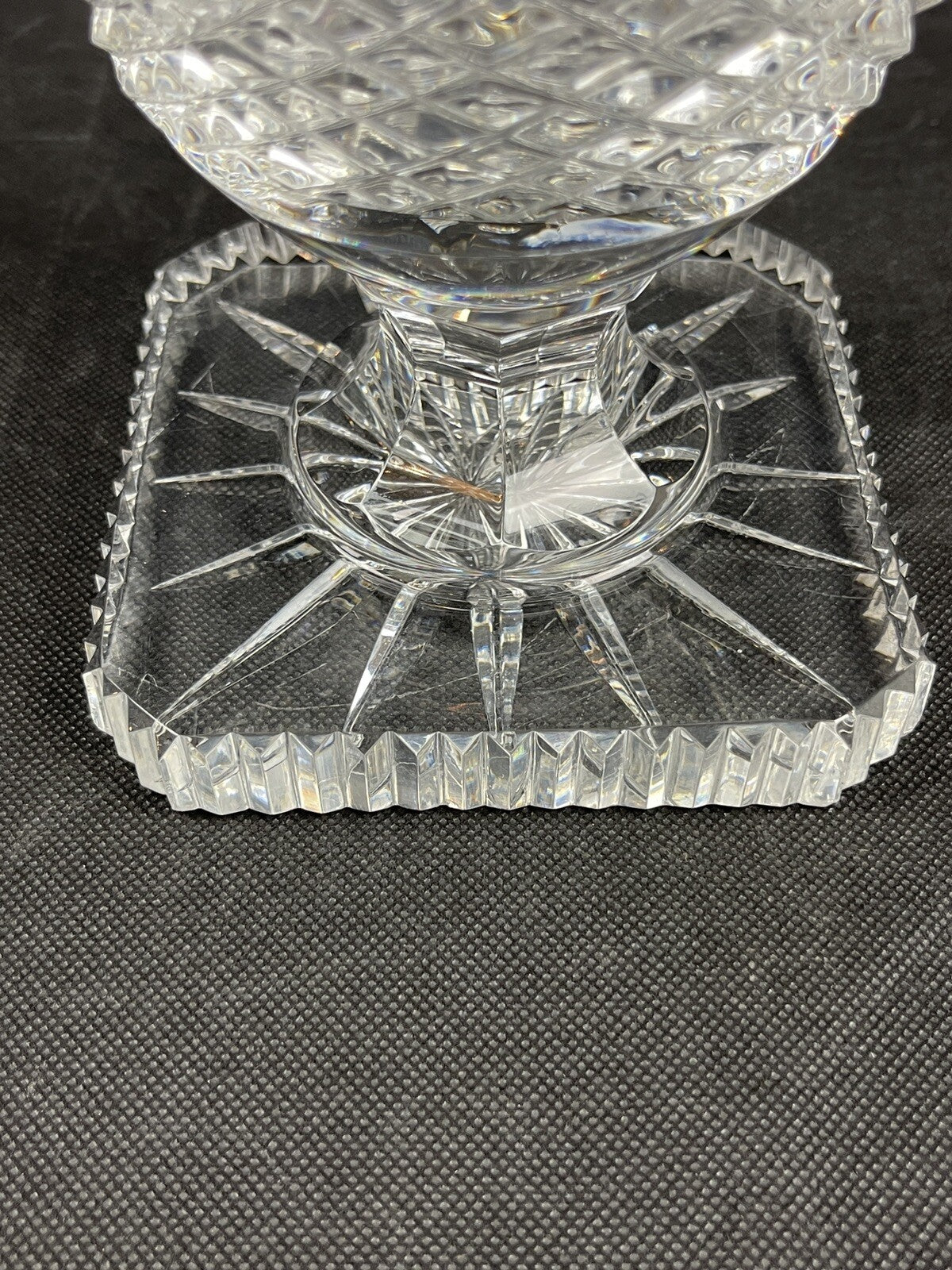 Vase en cristal taillé forme Médicis