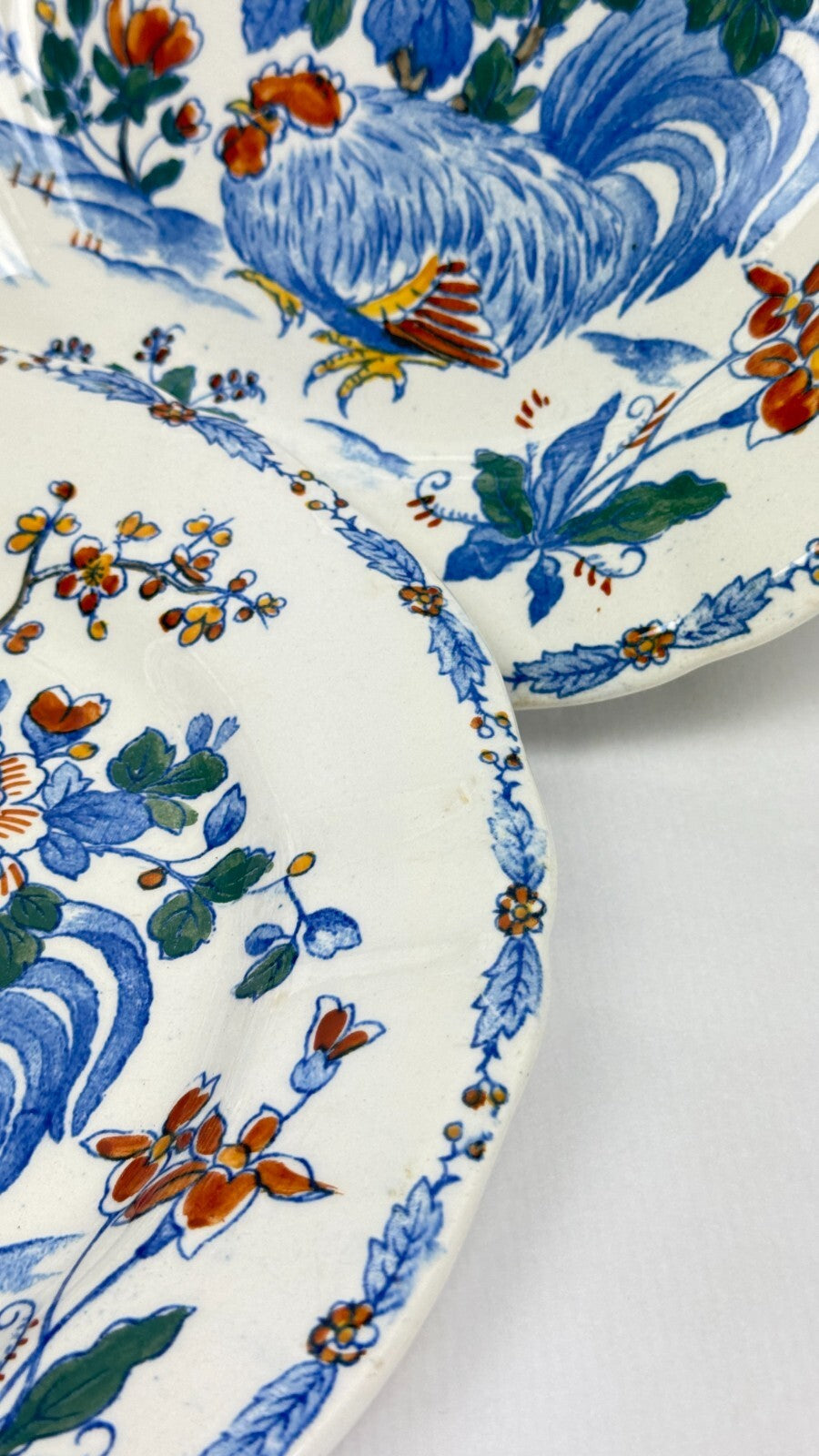 Gien 1875, suite de 6 assiettes plates Coq et pivoines