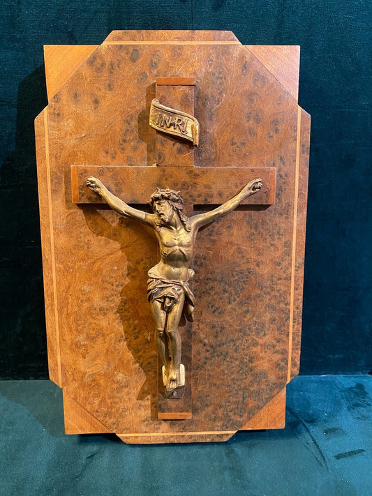 Grand crucifix, bois et bronze