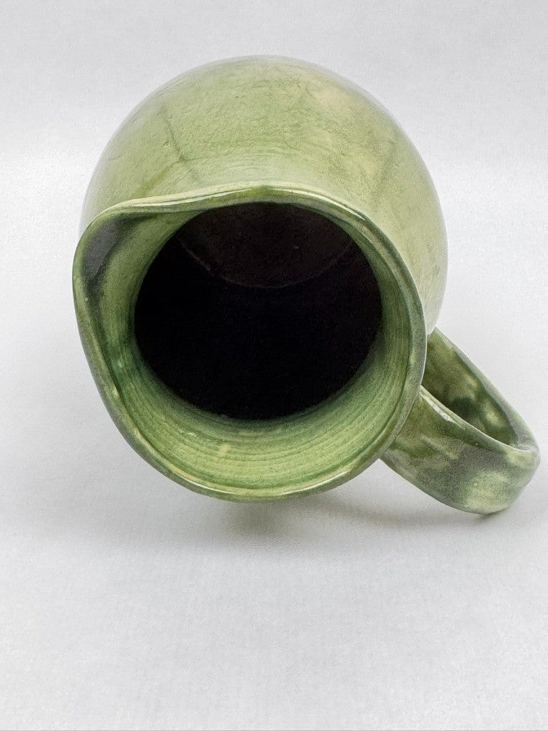 petit broc en céramique émaillé vert Maryvonne Zollinger