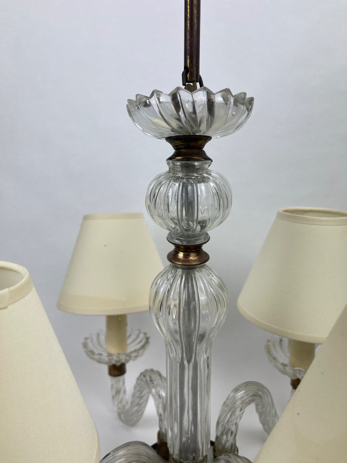 Petit lustre en verre moulé