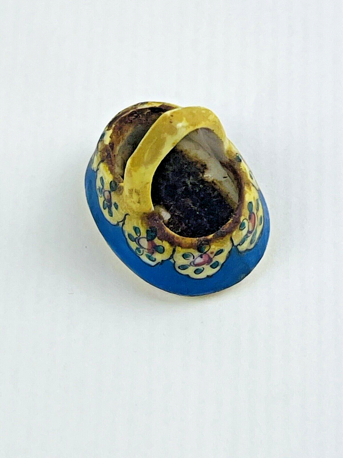 Jouet ancien pour maison de poupée,  petit panier en porcelaine