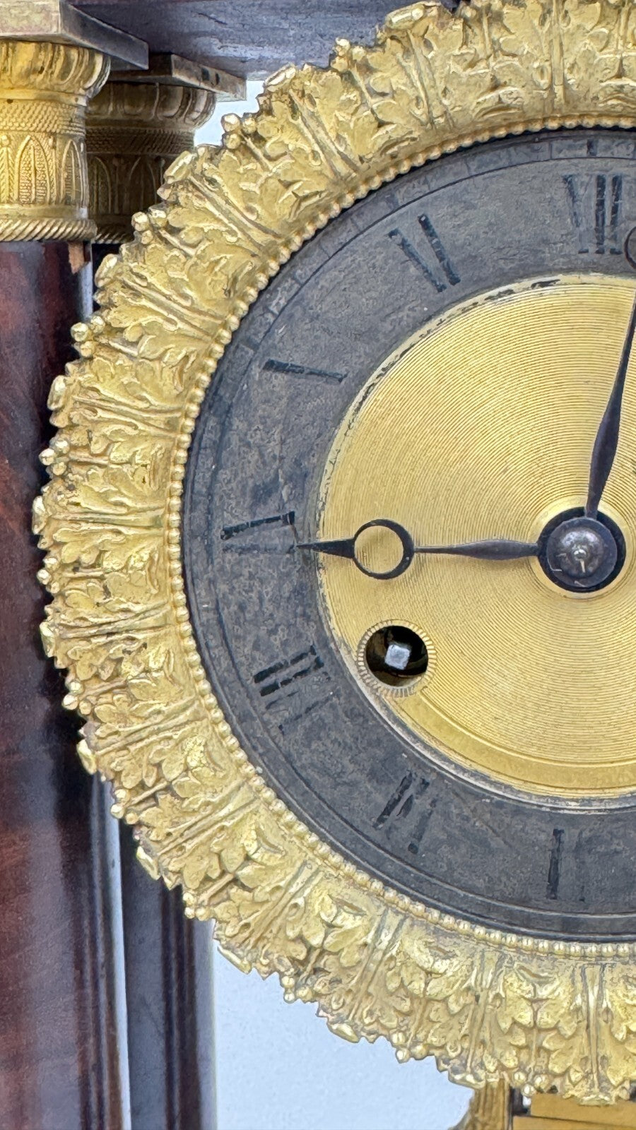 Pendule portique en acajou époque Restauration