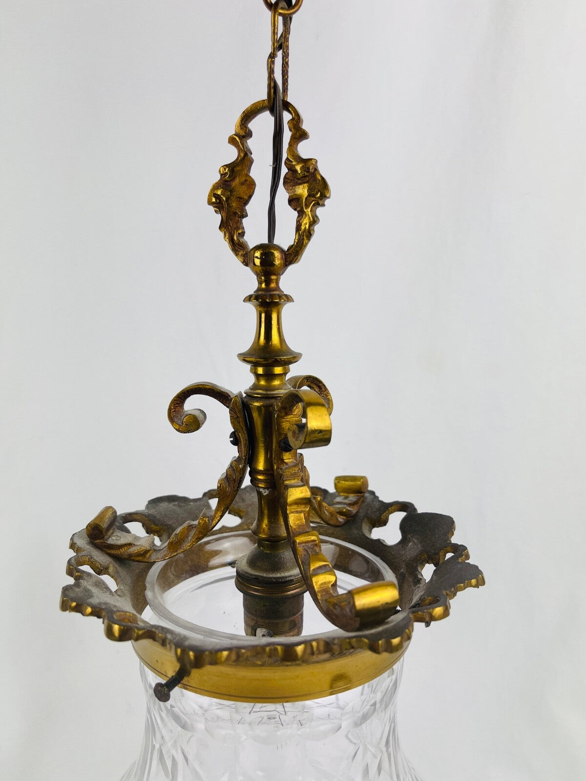 Ancienne lanterne en bronze et cristal taillé n°1