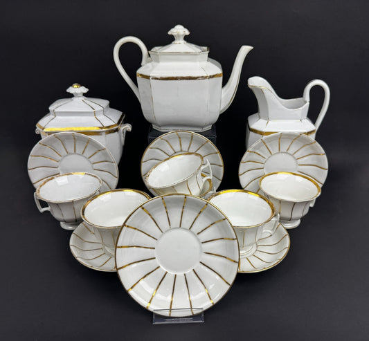 Service à thé en porcelaine blanche et or, époque fin XIXe / début XXe