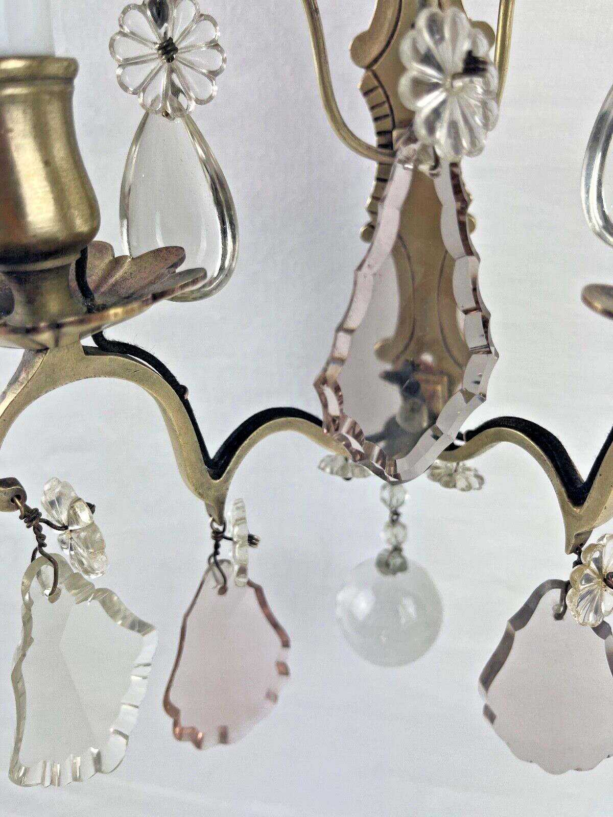 Belle paire d'appliques en bronze avec pampilles en cristal 2 feux