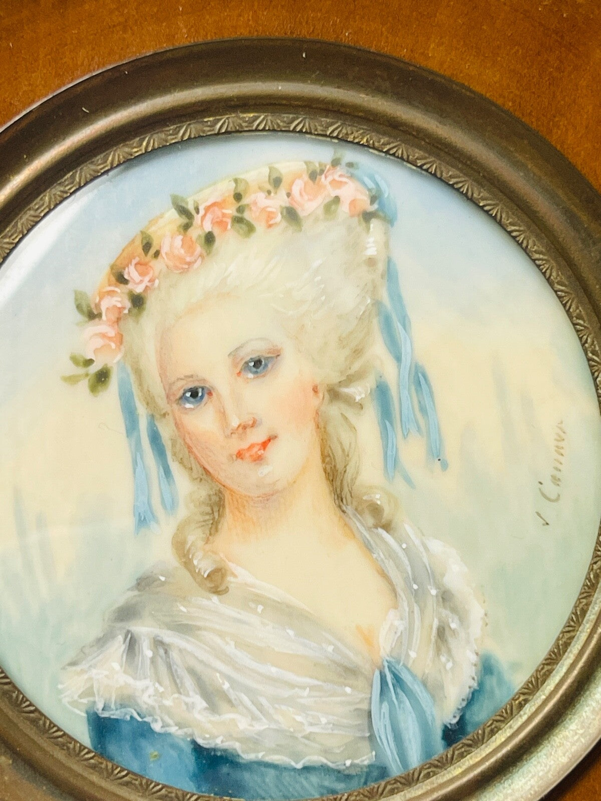 Charmante miniature portrait de Jeune femme à la couronne de fleurs