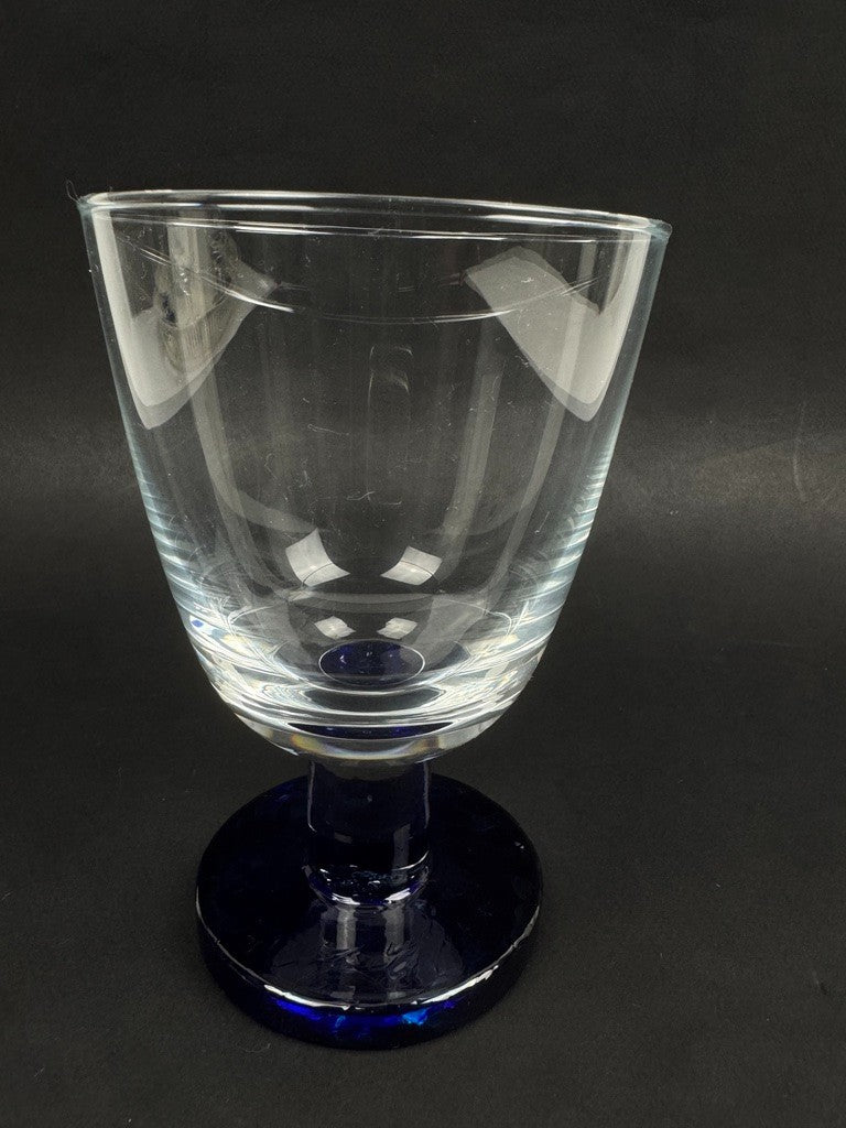 Série de 4 Très grands verres à eau Murano pied bleu