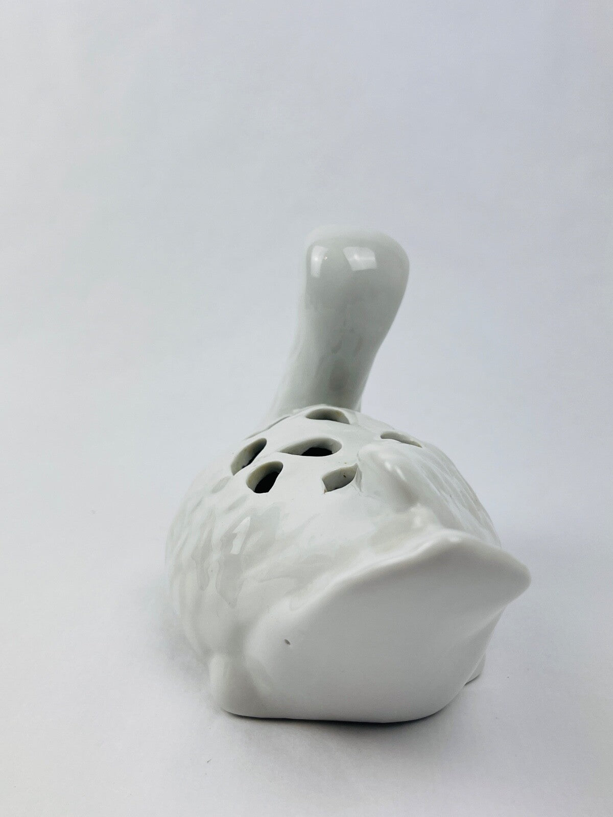 Pique-fleurs en porcelaine blanche en forme de canard