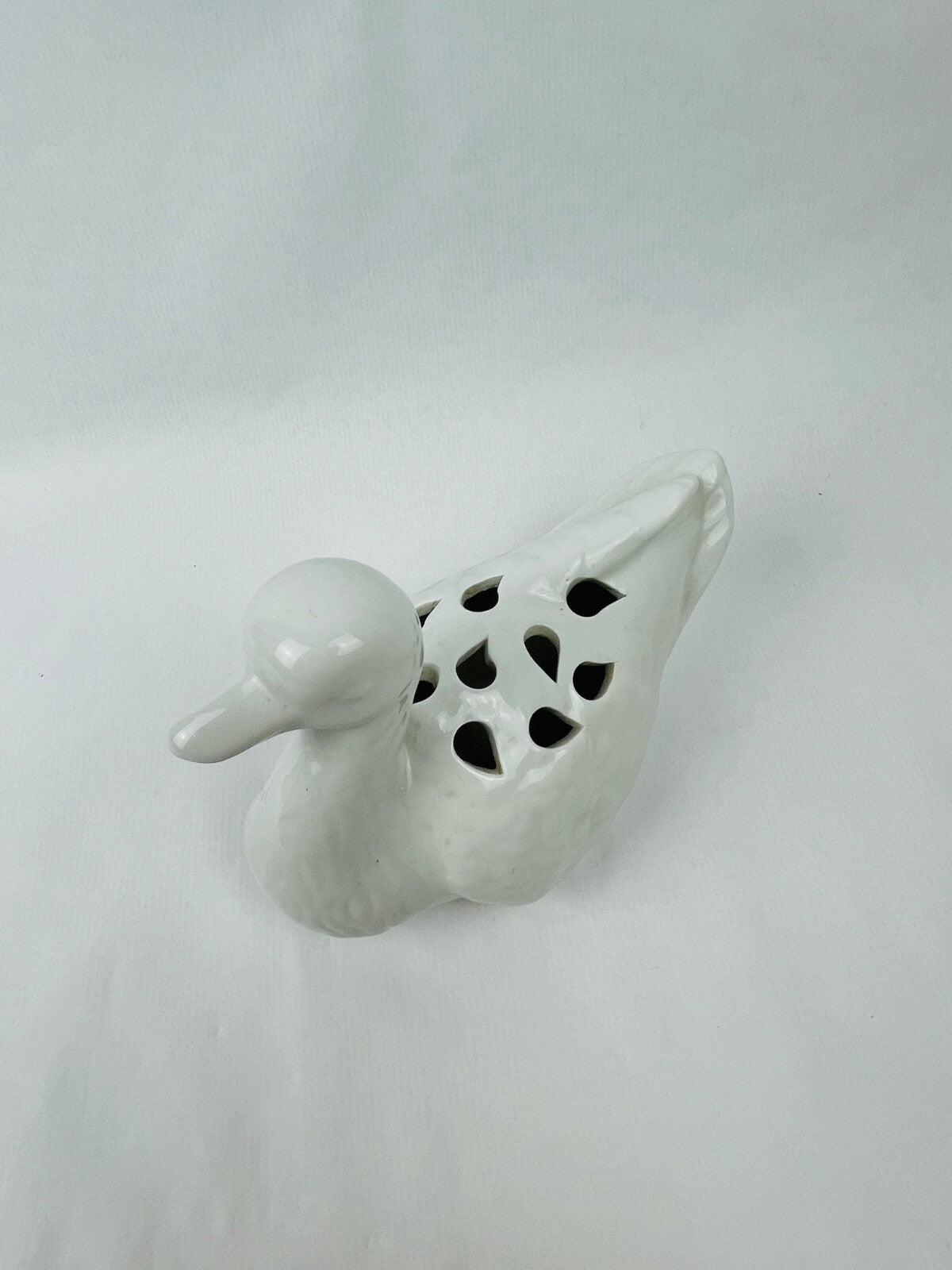 Pique-fleurs en porcelaine blanche en forme de canard