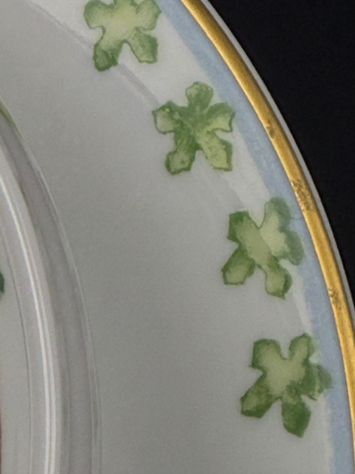 Raynaud, Limoges, saucière sur plateau modèle Verdures par Christian Tortu