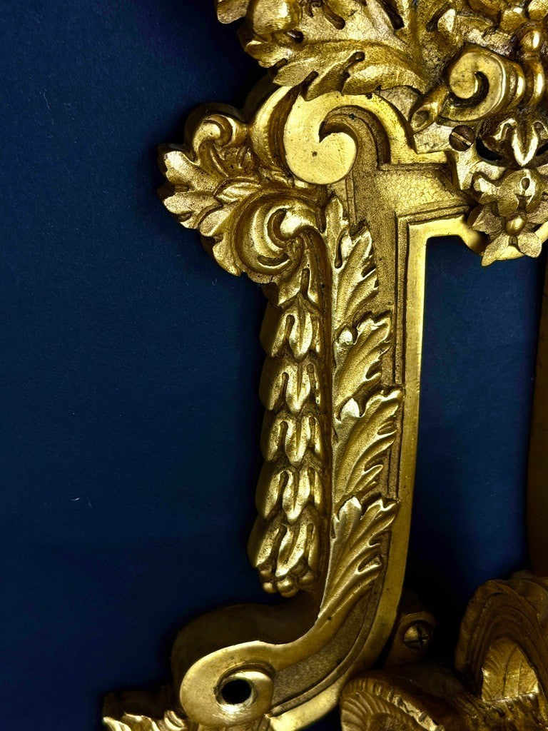 Paire d’importantes appliques en bronze doré, style Louis XVI, époque XIXe