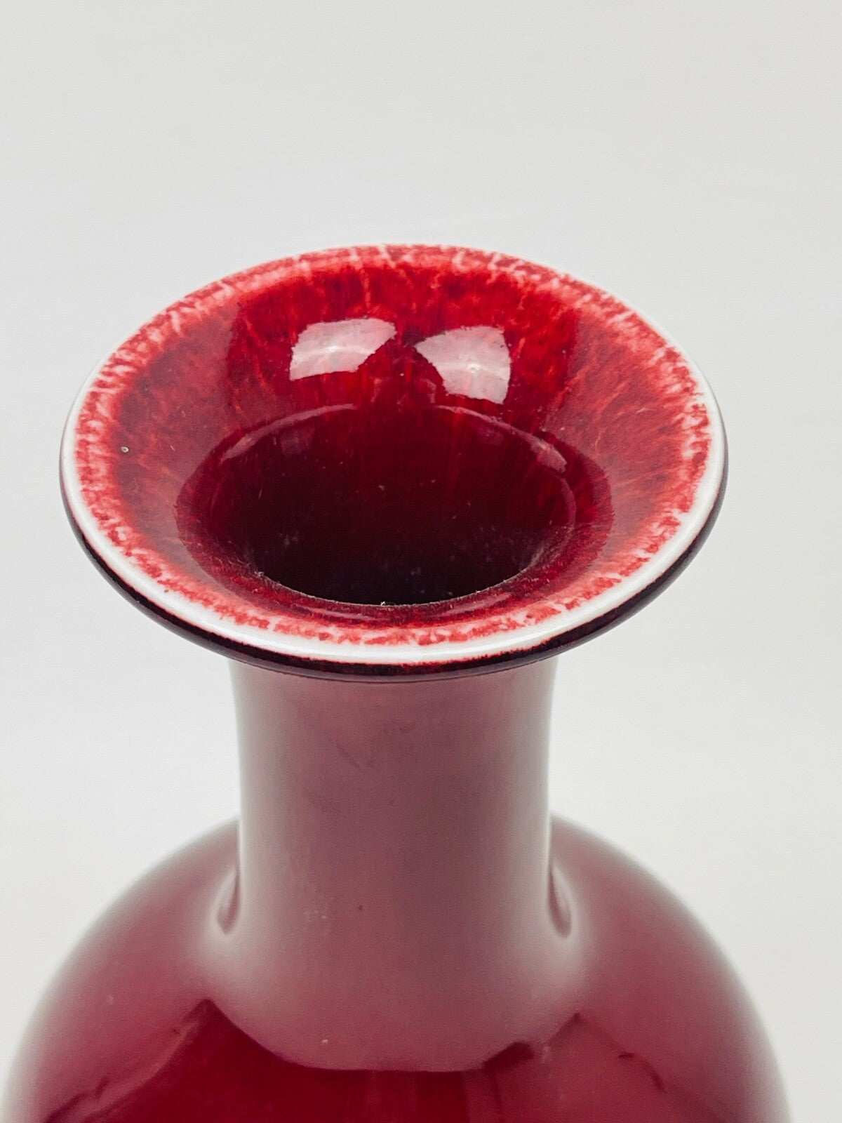 Vase en porcelaine de Chine, sang de boeuf