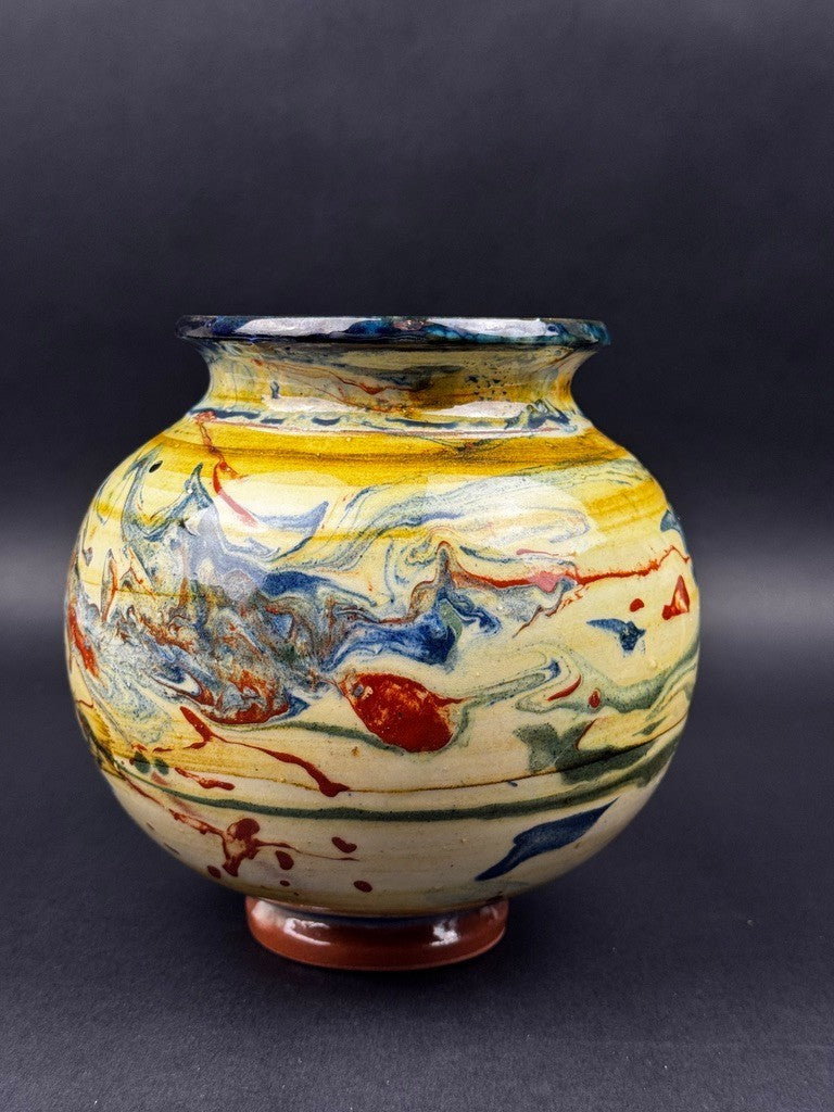 Vase basque en céramique vernissée à décor marbré polychrome