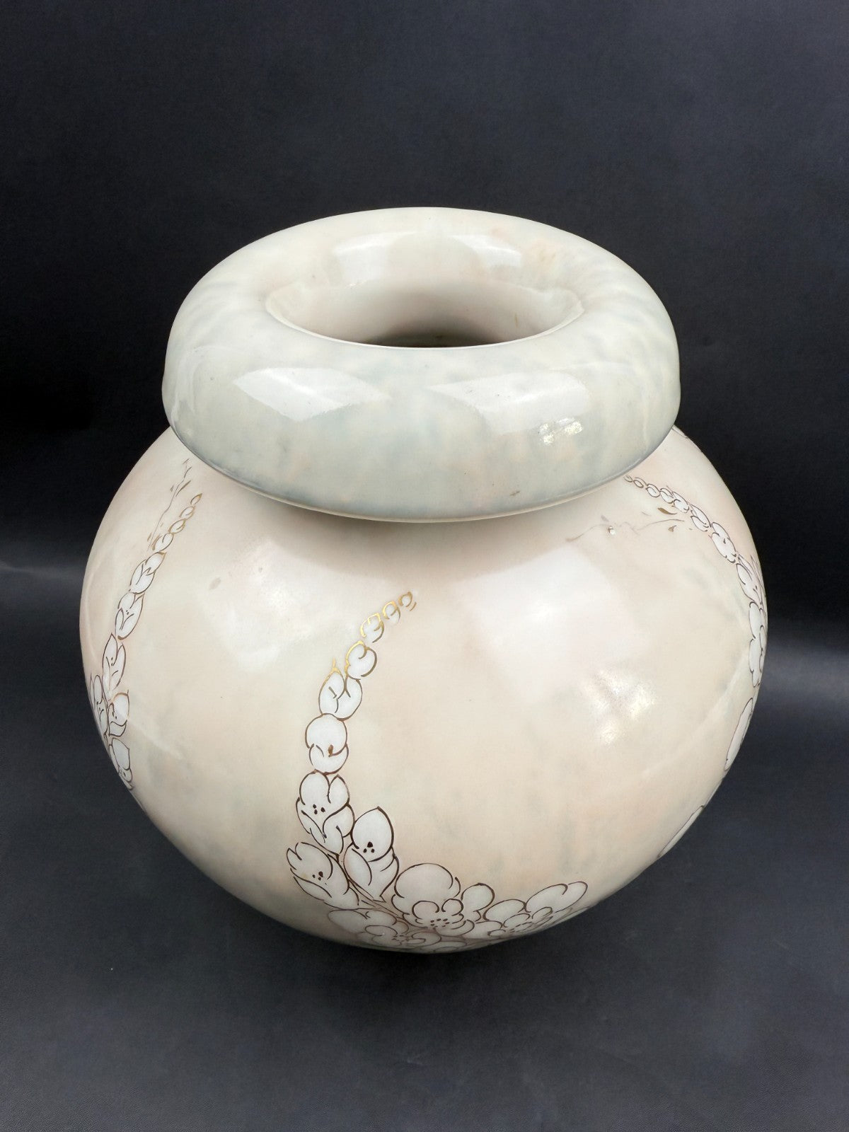 Vase Tharaud Limoges Décor floral doré Porcelaine émaillée – H 26 cm