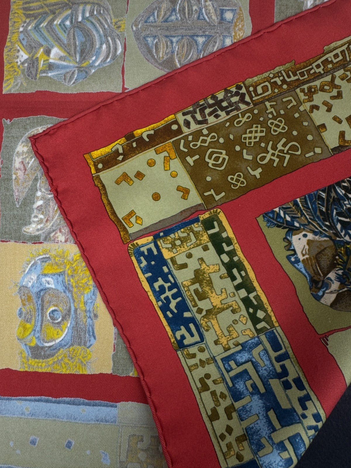 Foulard Gavroche "Persona" Hermès par Loïc Dubigeon 1997