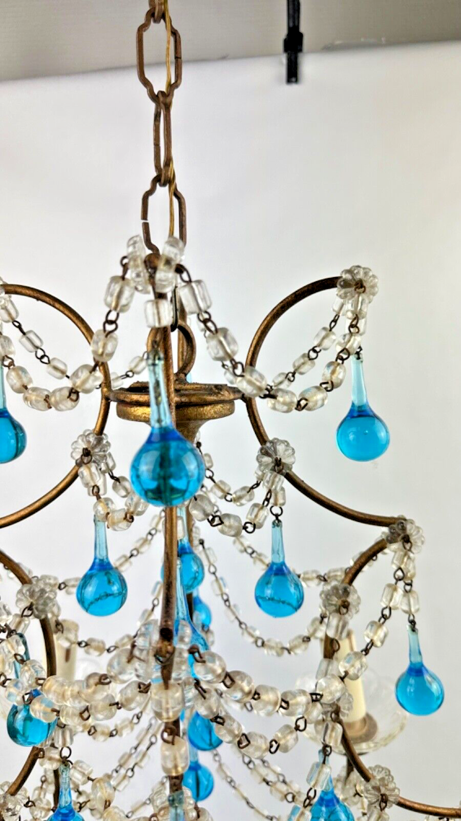 Lustre à pampilles italien perles bleues et bois doré