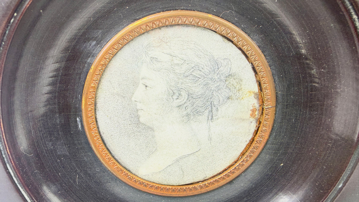 Profil féminin à la mine de plomb, miniature en tondo du début du XIXe siècle