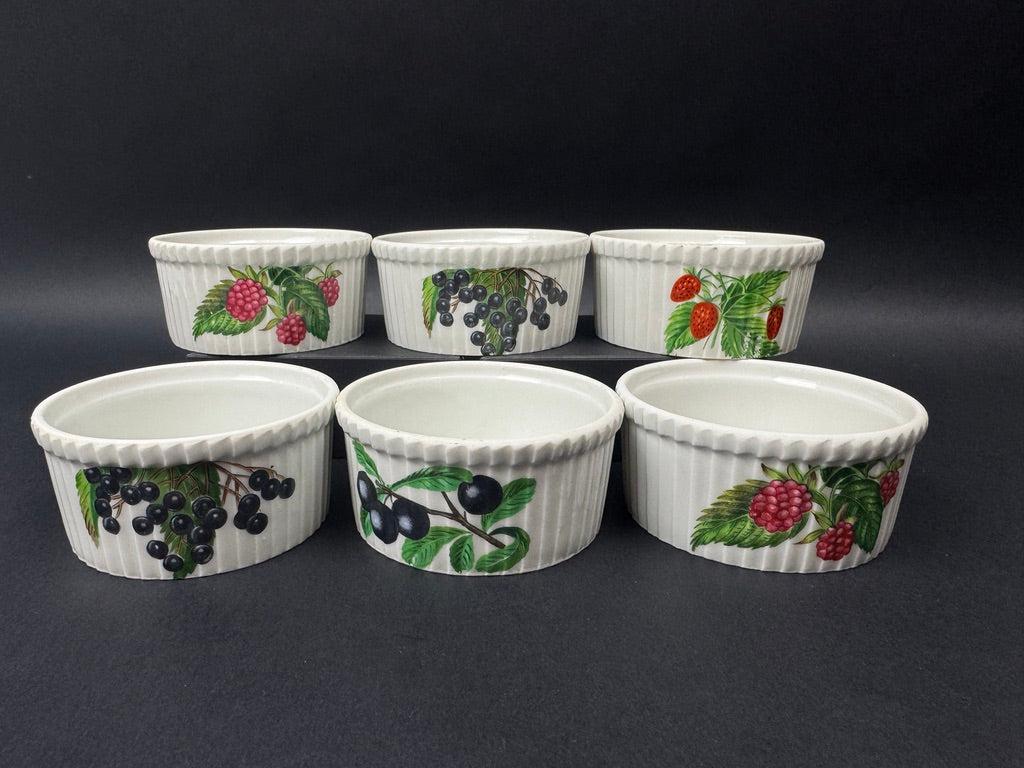 6 ramequins Porcelaine de Paris décor Les Fruits Sauvages